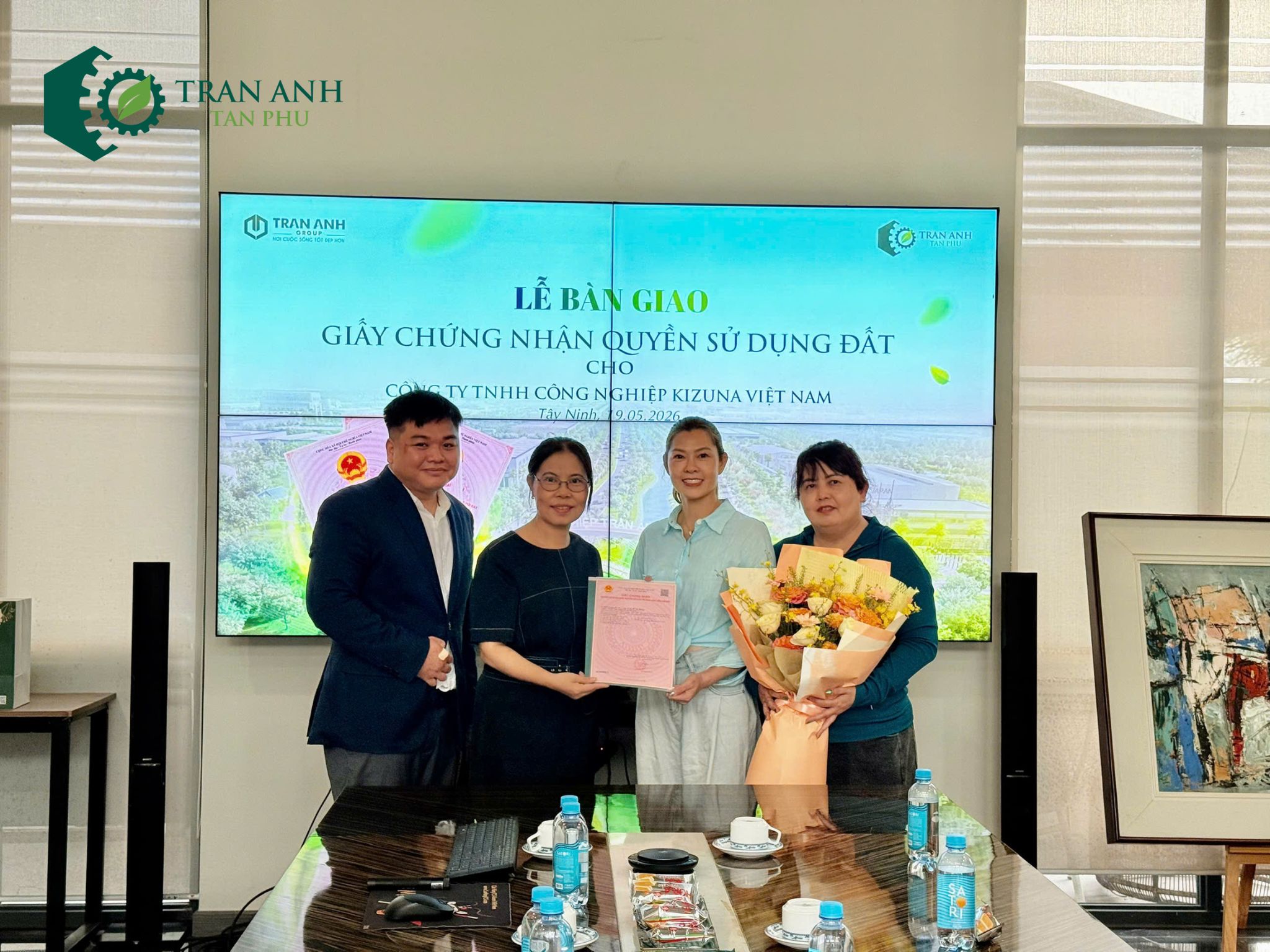 KCN TRẦN ANH TÂN PHÚ CHÍNH THỨC BÀN GIAO GIẤY CHỨNG NHẬN QUYỀN SỬ DỤNG ĐẤT CHO KIZUNA VIỆT NAM