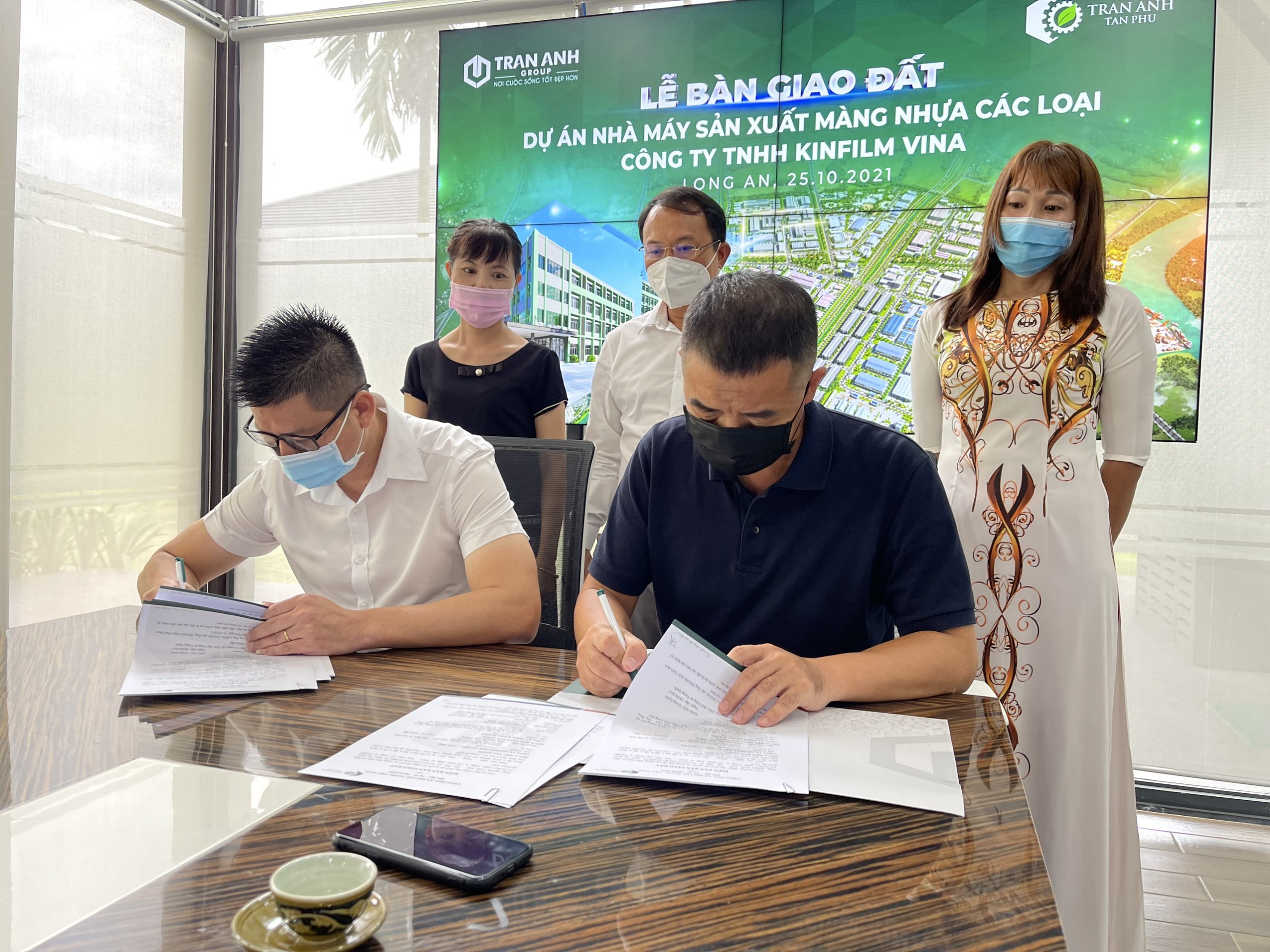 TRẦN ANH GROUP CHÍNH THỨC BÀN GIAO ĐẤT DỰ ÁN NHÀ MÁY SẢN XUẤT MÀNG NHỰA